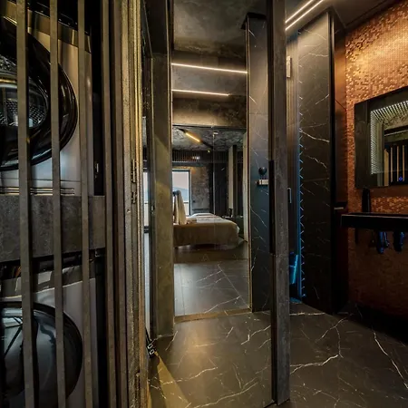 Apartment Virtual Dreamscape With Jacuzzi